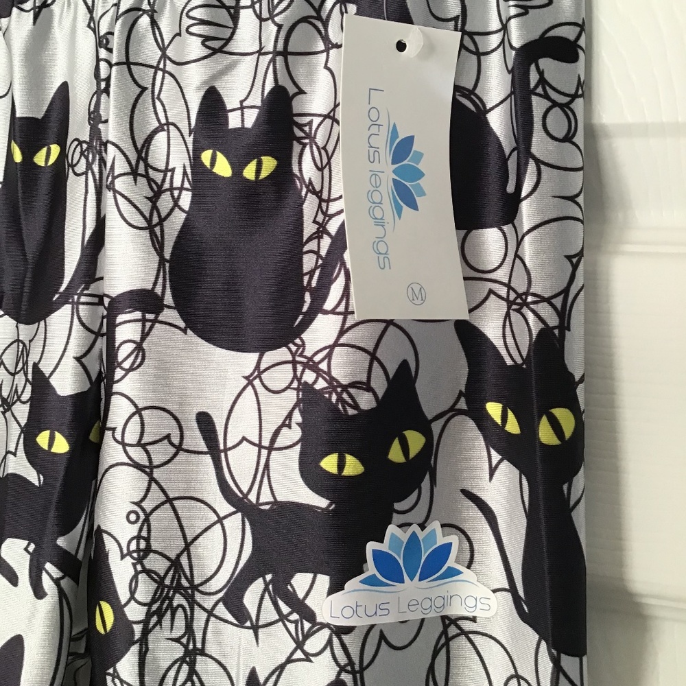 Lotus Leggings Sneaky Kitty